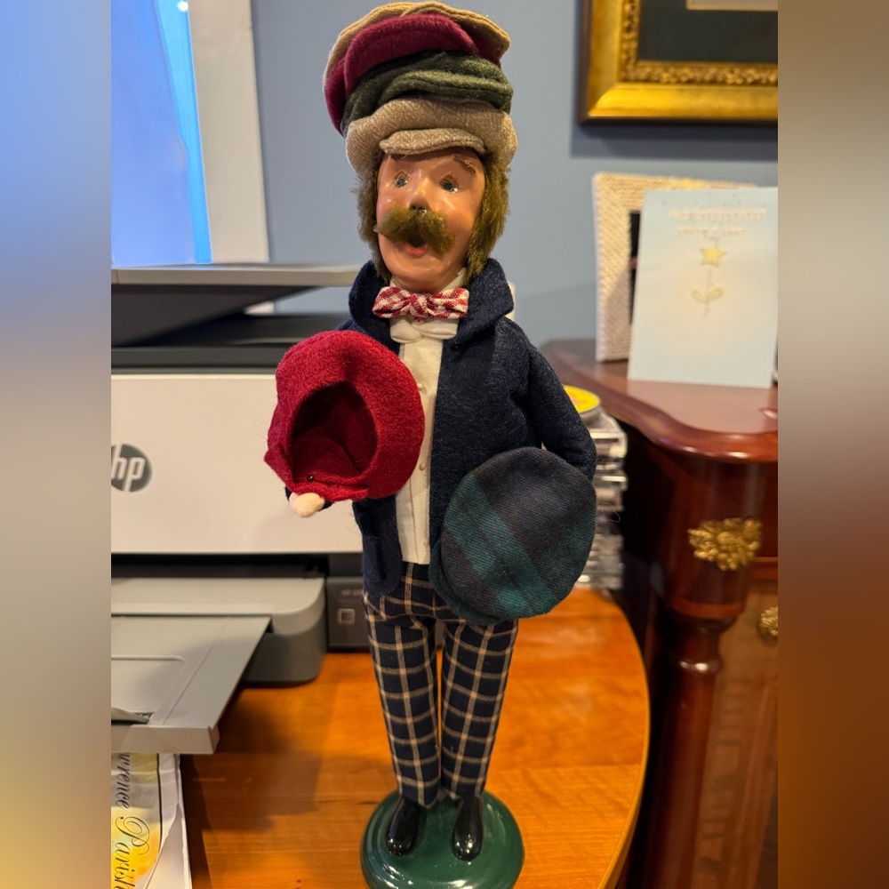 Byers Choice Caroler Cries of London Hats Peddler $59 Now $43